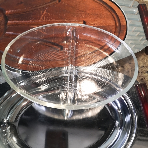 MCM Glo-Hill Canada Chrome Cherry Red Bakelite Oval Lidded Dish & Serving Tray - Picture 6 of 13